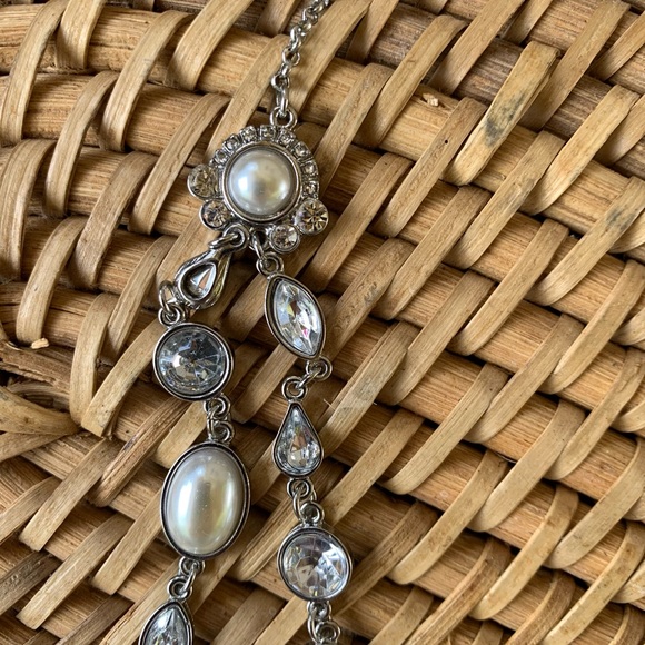 Silver, rhinestone and pearl double string necklace with adjustable clasp - Picture 5 of 6